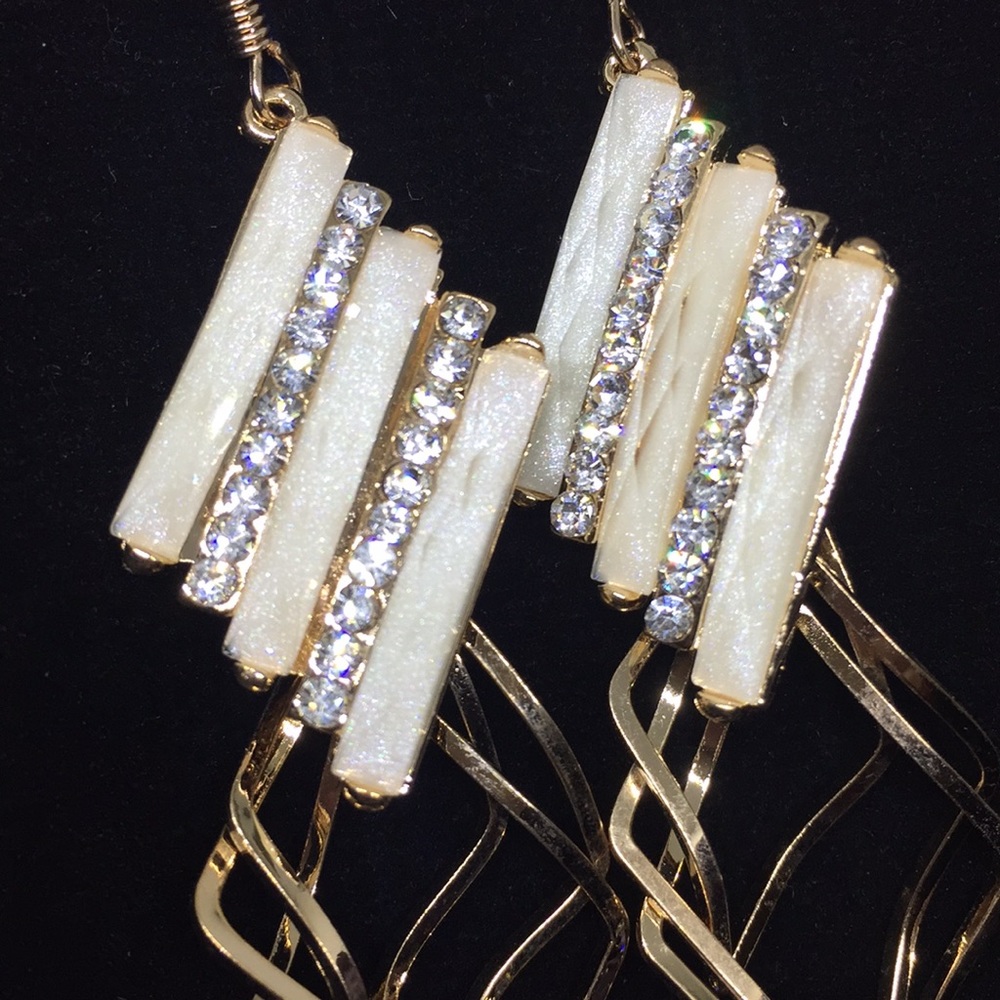 Geometric Shell and Diamond Drop Earrings - Picture 3 of 5